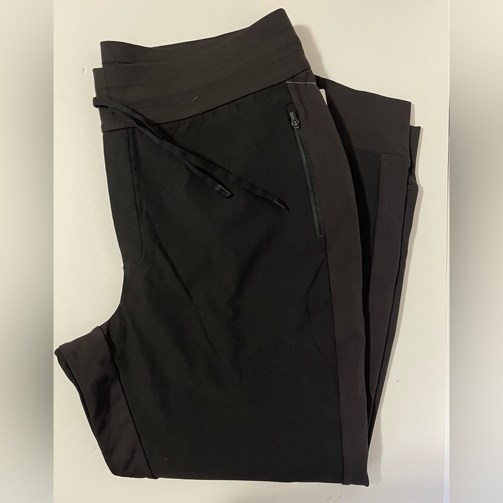 NWT Women’s Athleta Headlands Hybrid Jogger.
